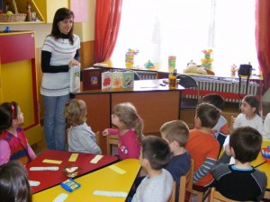 educatoare-copii-gradinita